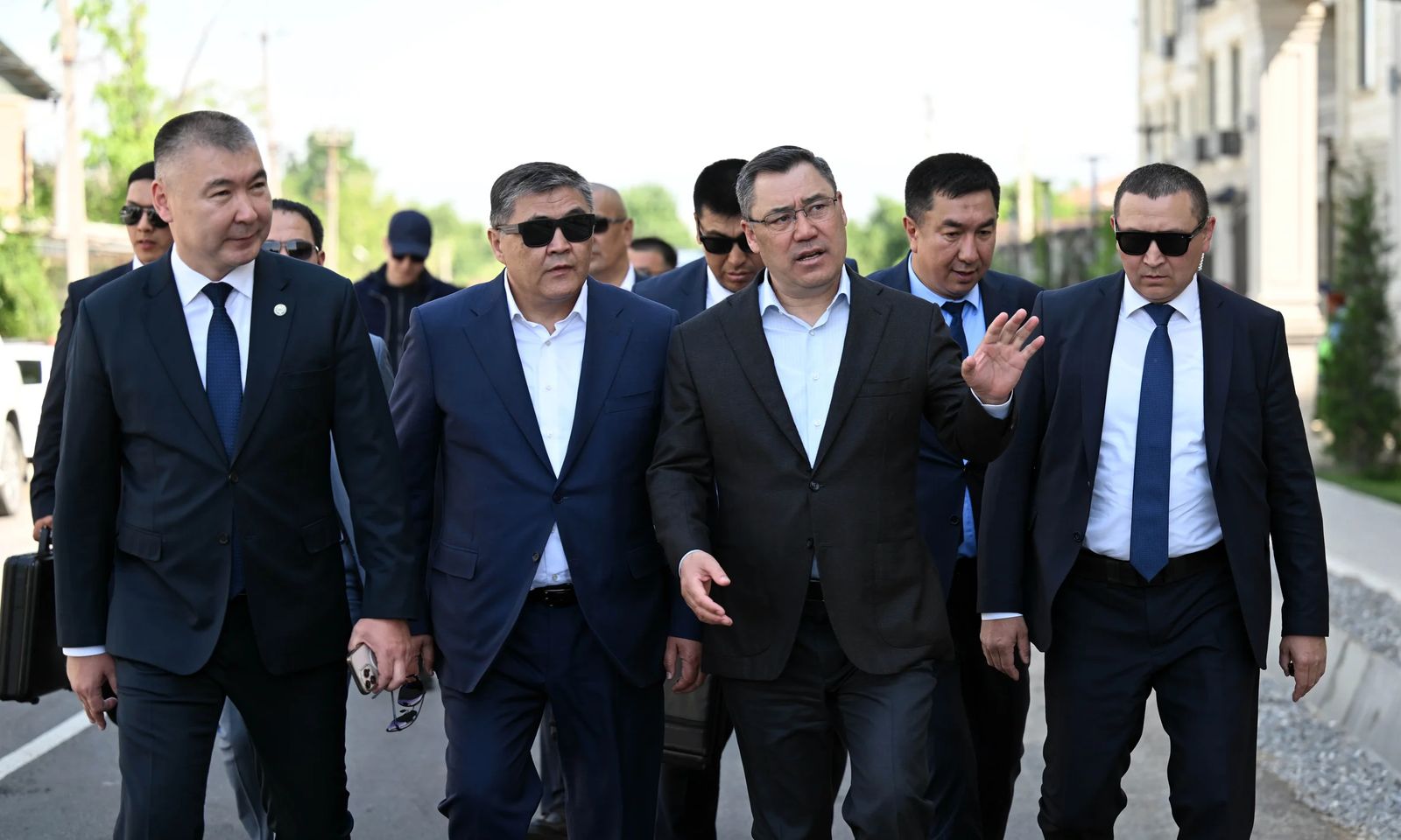 Садыр Жапаров Сузактагы «Асман Резиденс-5, 6» турак жай комплекстери менен жакындан таанышты