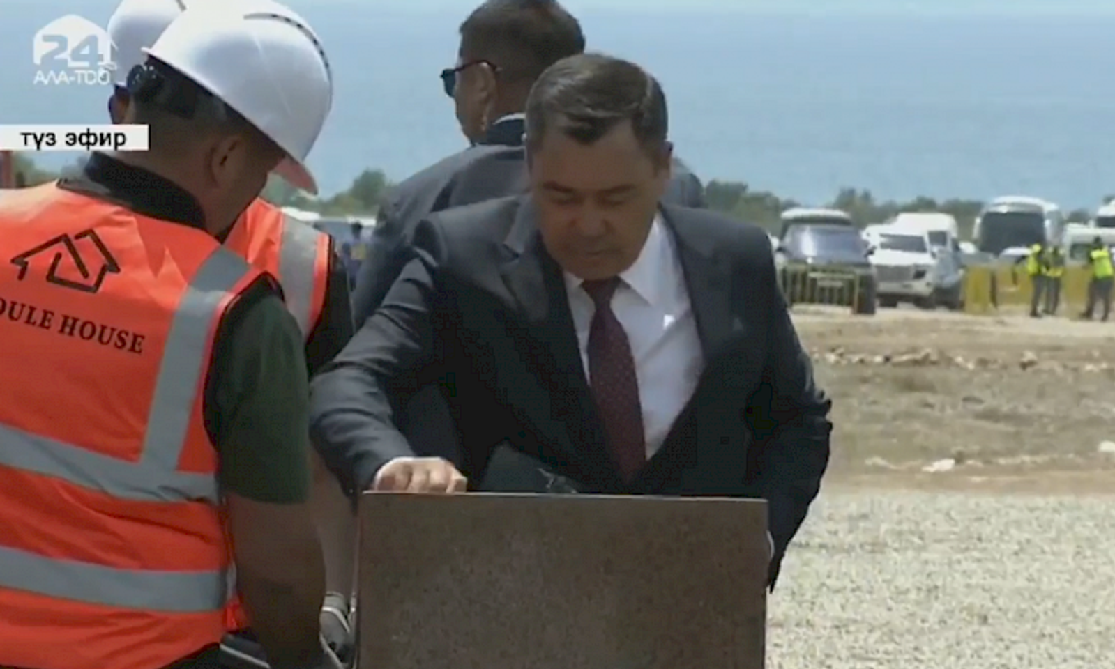 Жапаров Ысык-Көлдө Асман эко-шаарынын курулушуна капсула салды