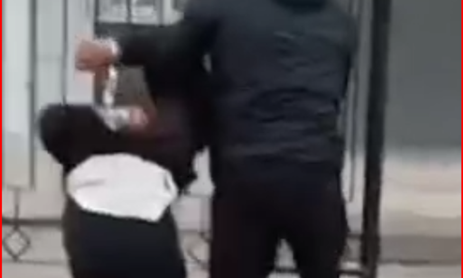 Бир нече жолу бычак сайган. Бишкекте таксистке кол салган жарандар кармалды