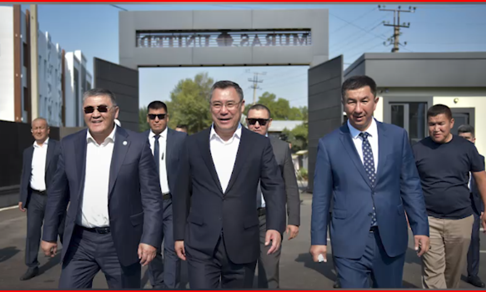 Президент Садыр Жапаров Жалал-Абад шаарындагы «Мурас Юнайтед» футбол клубунун жаңы имаратын көрүп чыкты