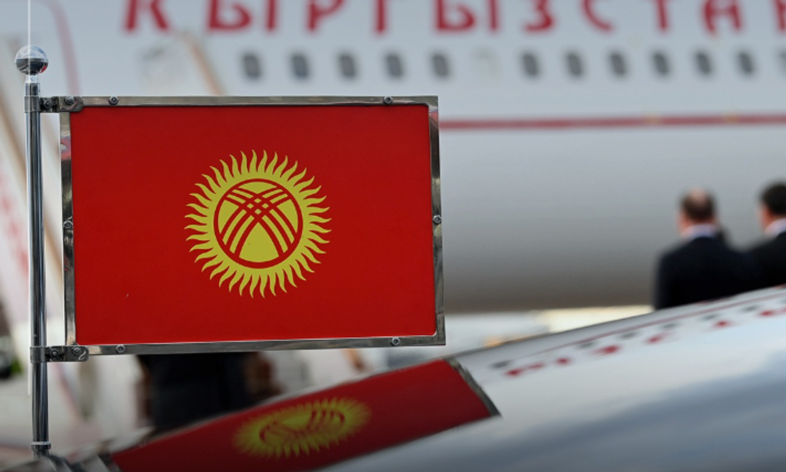 Садыр Жапаров иш сапар менен Казакстанга жөнөп кетти — делегациянын курамы