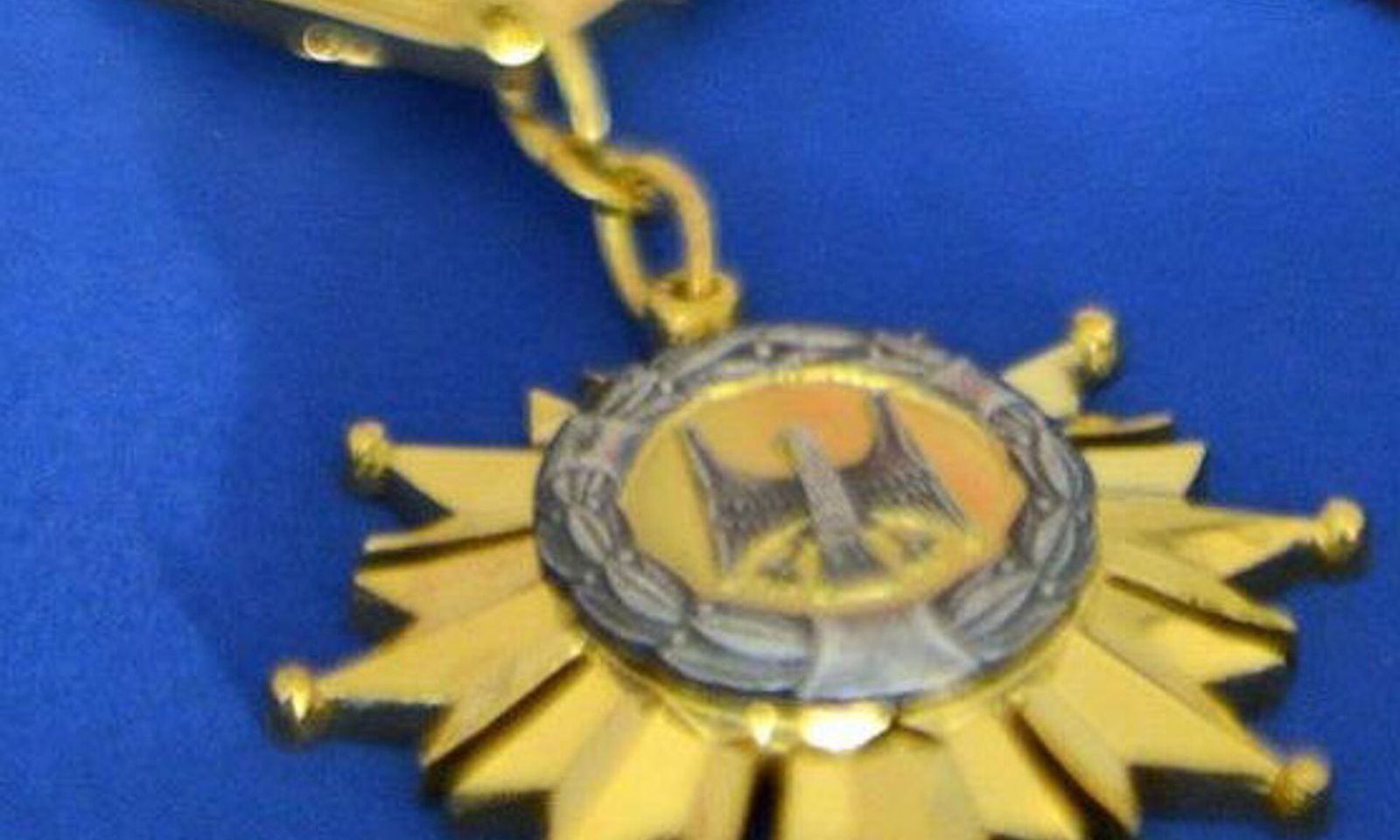 Фейзбук колдонуучусу Нургуль Осмоналиева: Президентти адаштырууга, аны жаман көрсөтүүгө барбаш керек.