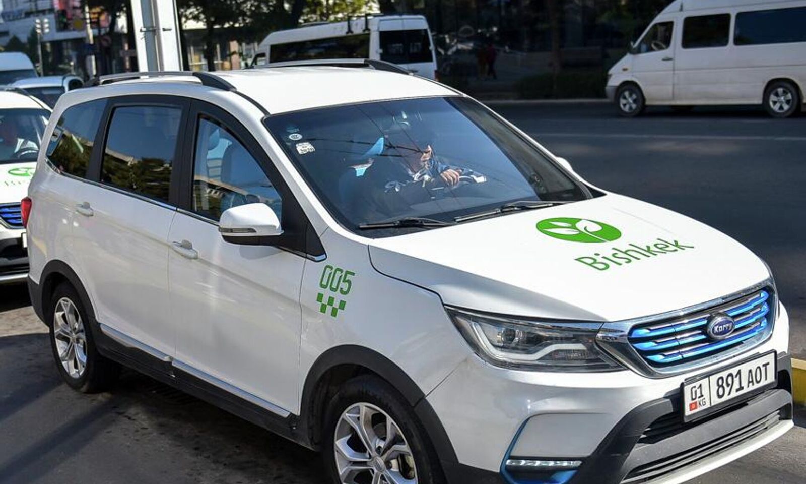 Бишкек мэриясы сары тилкелерде эко-таксилер каттай баштаганын билдирди