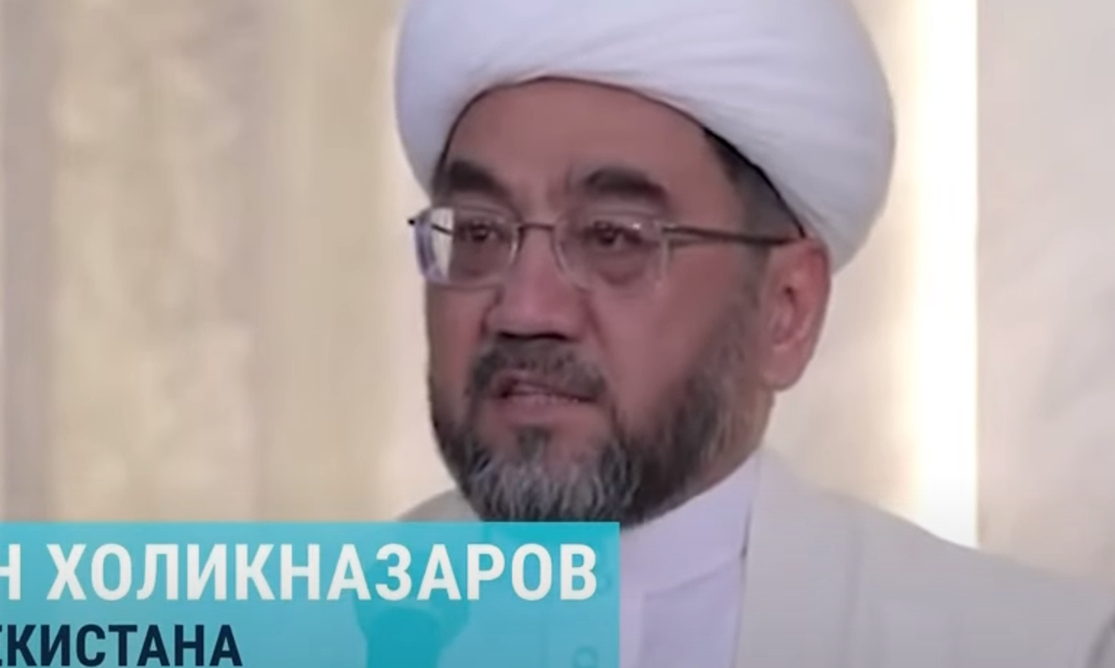 «Ислам аялдардан жүзүн толук жабууну жана кара кийим кийүүнү талап кылбайт». Өзбекстандын муфтийи паранжа кийгендерди сындады