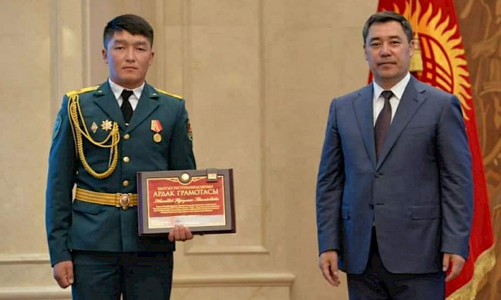 Нарындагы скверге чек арада курман болгон жоокердин ысымы ыйгарылды