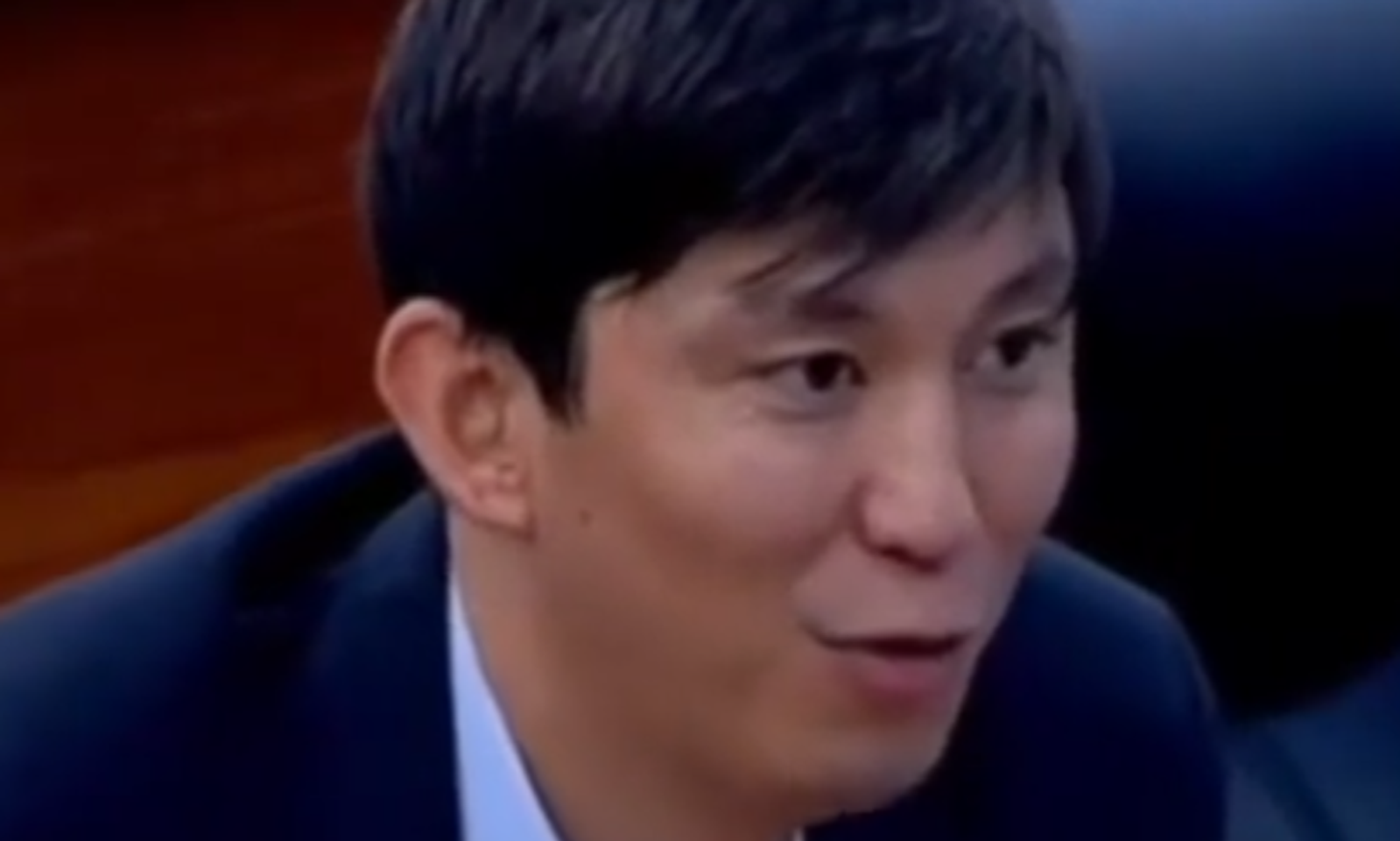 Көкулов: Мектептерден китеп табуу — Нарын дарыясынан крокодил тапкандай эле