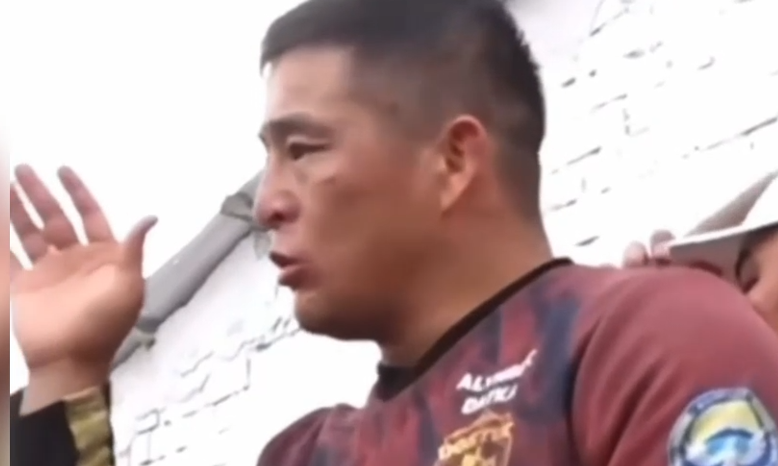 «Сураныч, үйүңөргө кеткилечи». «Достук» командасынын капитанынын видеосу тарады