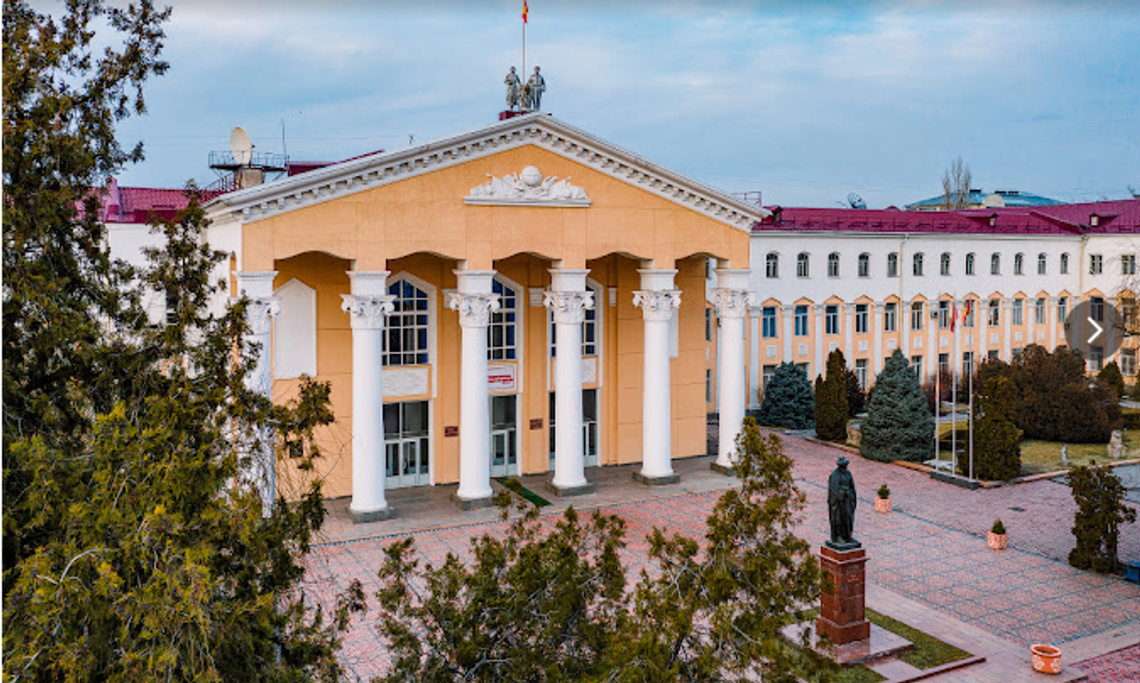 УКМК Жусуп Баласагын атындагы Кыргыз улуттук университетинде коррупциялык схеманы аныктап, 2710 студент окуудан чыгарылды