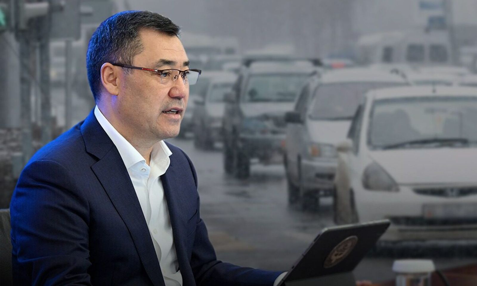 Президент Садыр Жапарпов транспорт салыгын жоюп, аны төлөй электердин карызын кечкенин билдирди