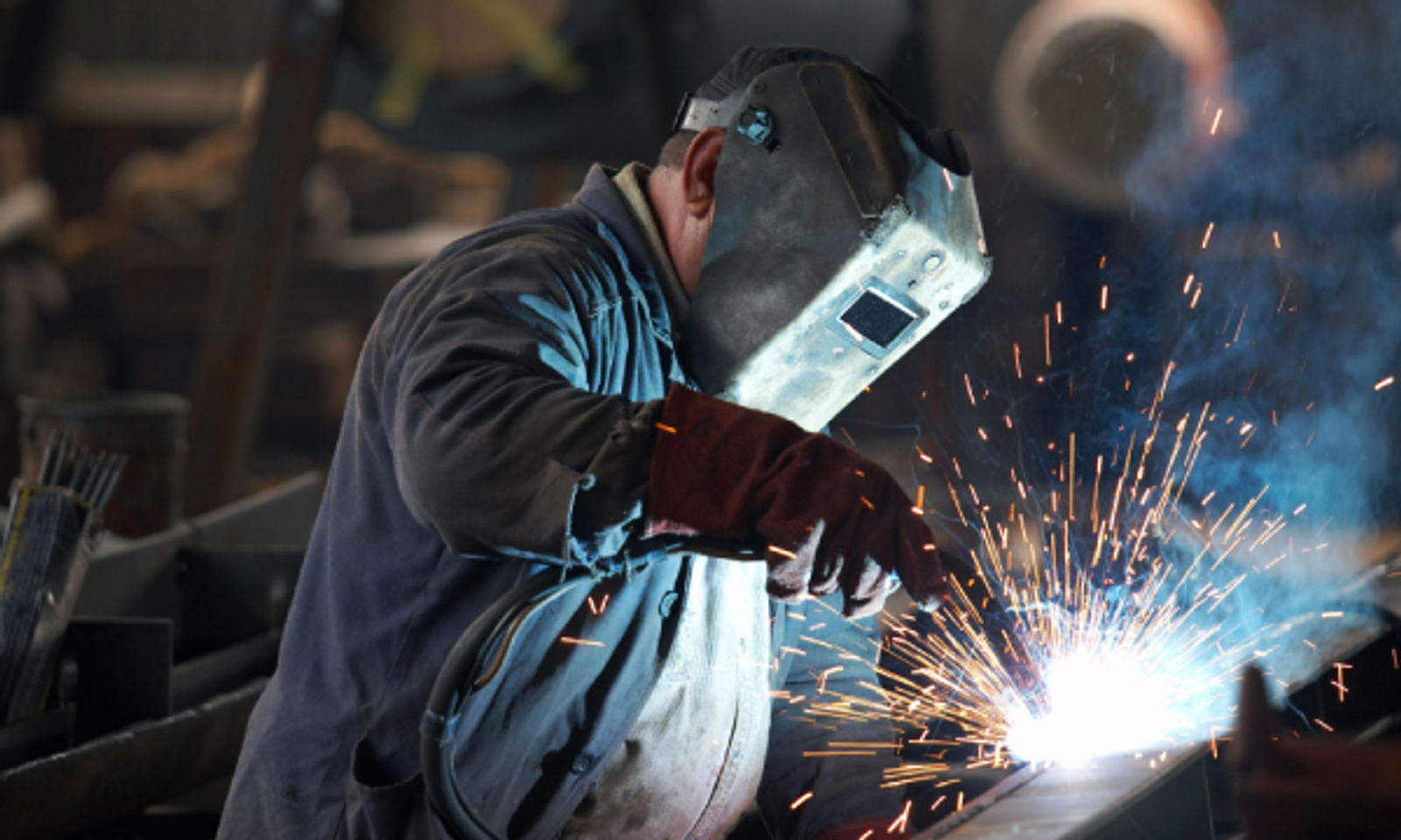 Кадр бөлүмүнүн адиси, ширетүүчү. «Бишкек троллейбус башкармалыгы» муниципалдык ишканасы жумушчуларды издейт