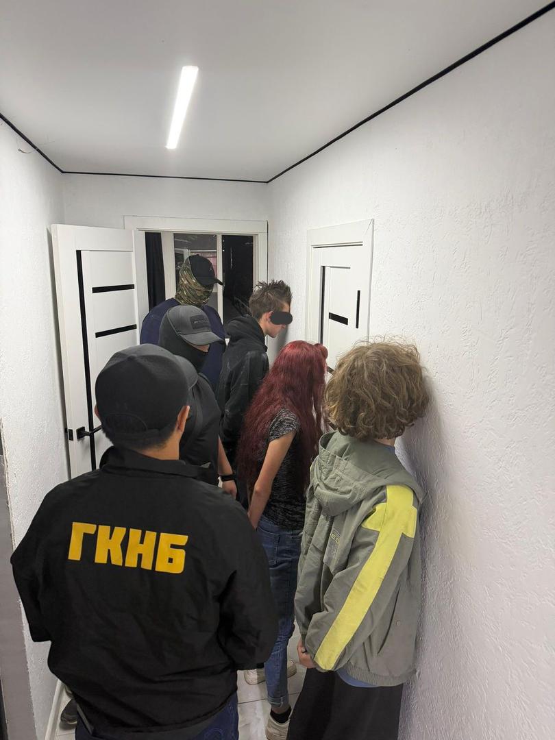 Бишкекте синтетикалык баңгизат тараткан жаш балдар кармалды