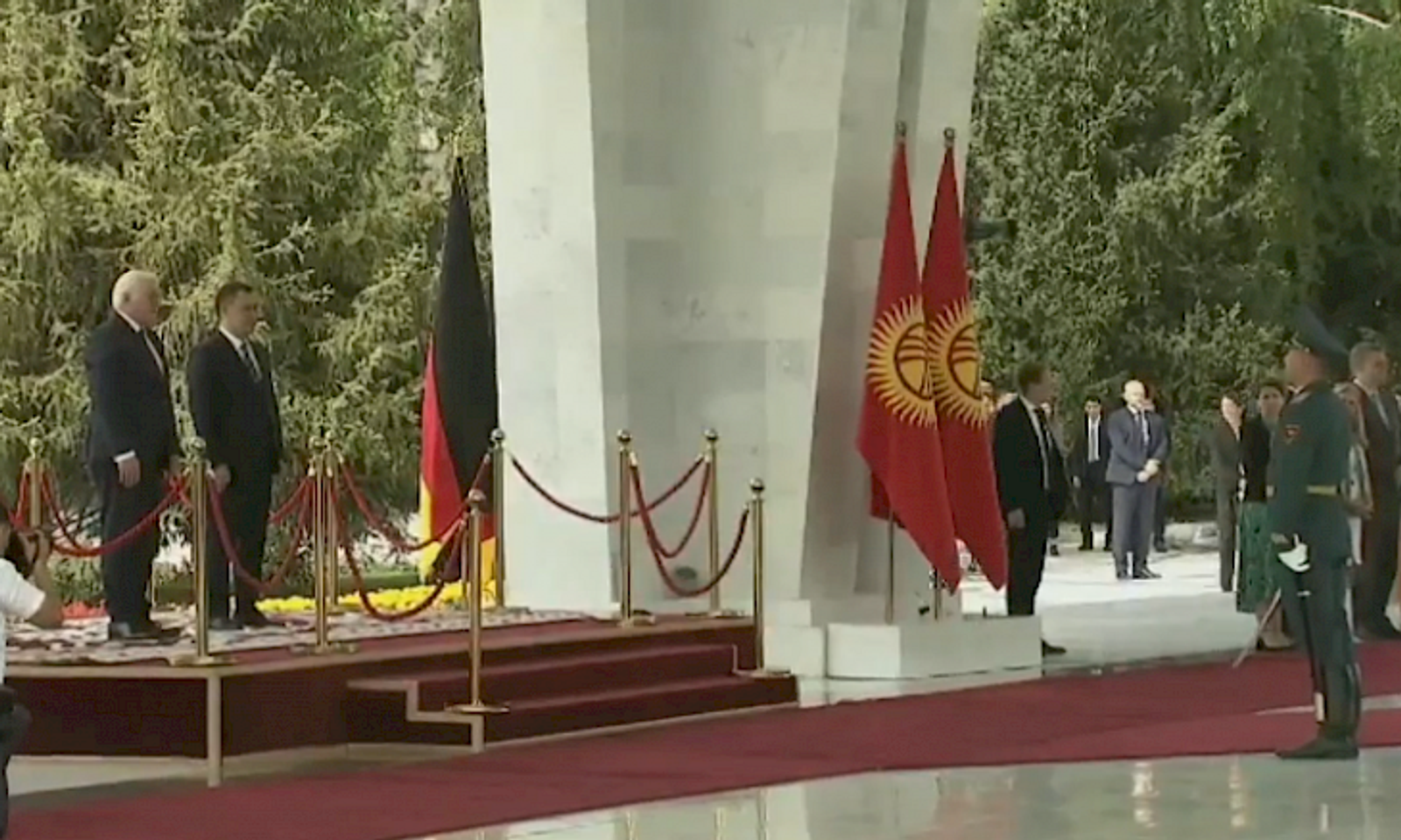 Бишкекте Кыргызстан жана Германиянын президенттеринин расмий жолугушуу аземи өттү