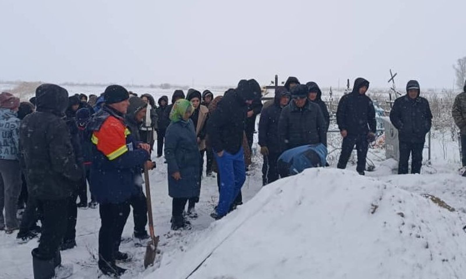 Унаада чыккан өрттөн каза болгон мектеп окуучусу акыркы сапарга узатылды