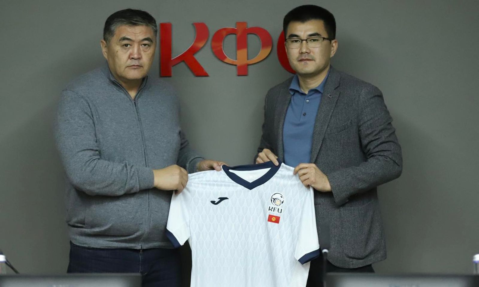 Ташиев Кыргызстандын футбол дүйнөсүнүн өкүлдөрү менен жолушту