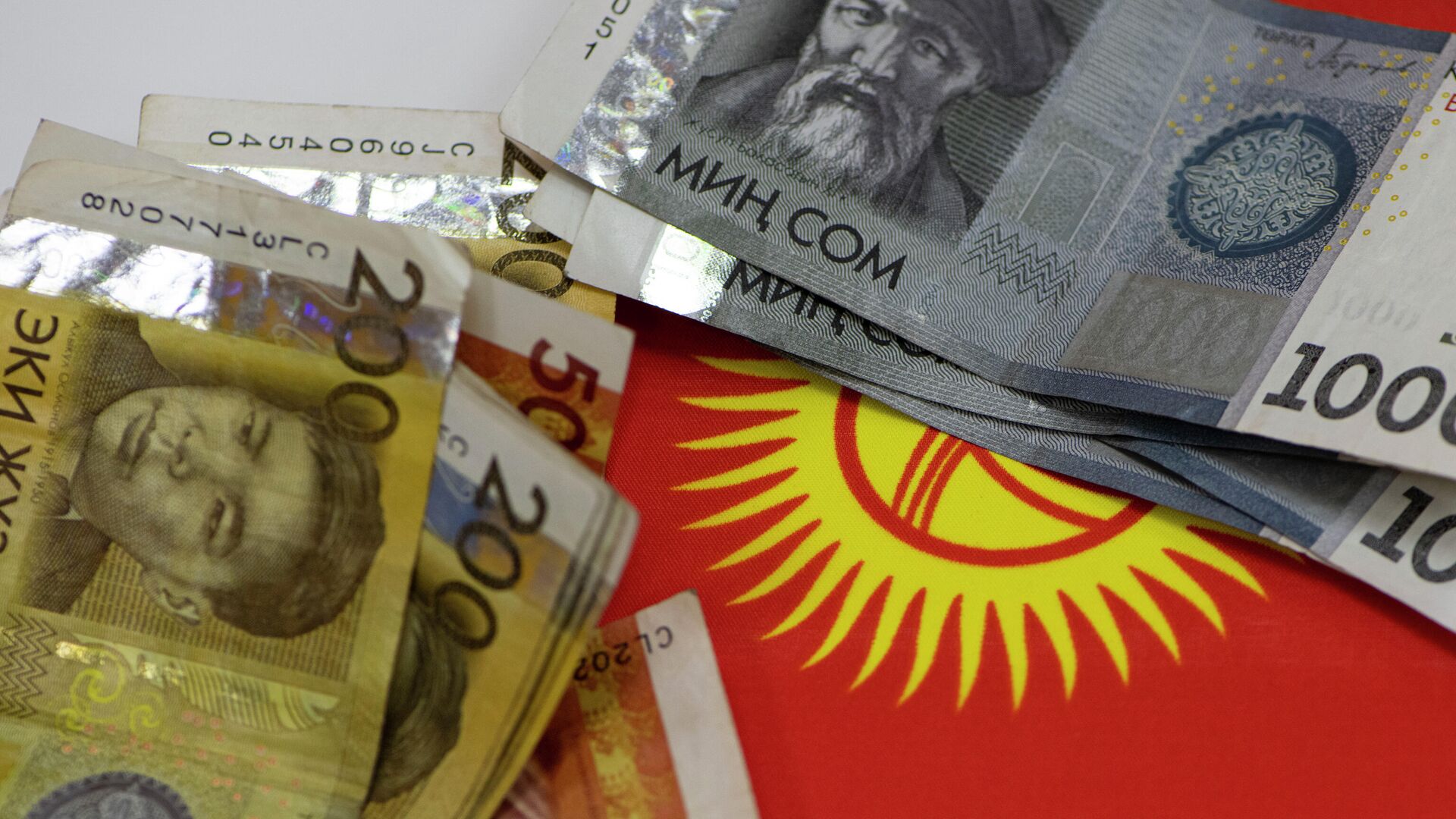 Кыргызстанга үч айда 700 миллион доллар которулду