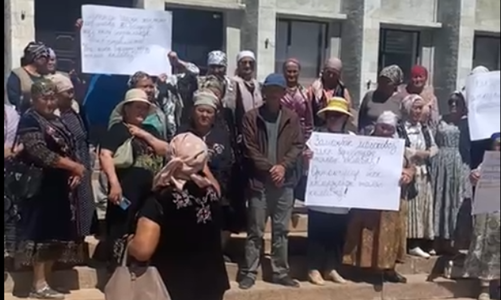 ВИДЕО- Сүт маселеси. Таластын тургундары митингге чыгышты