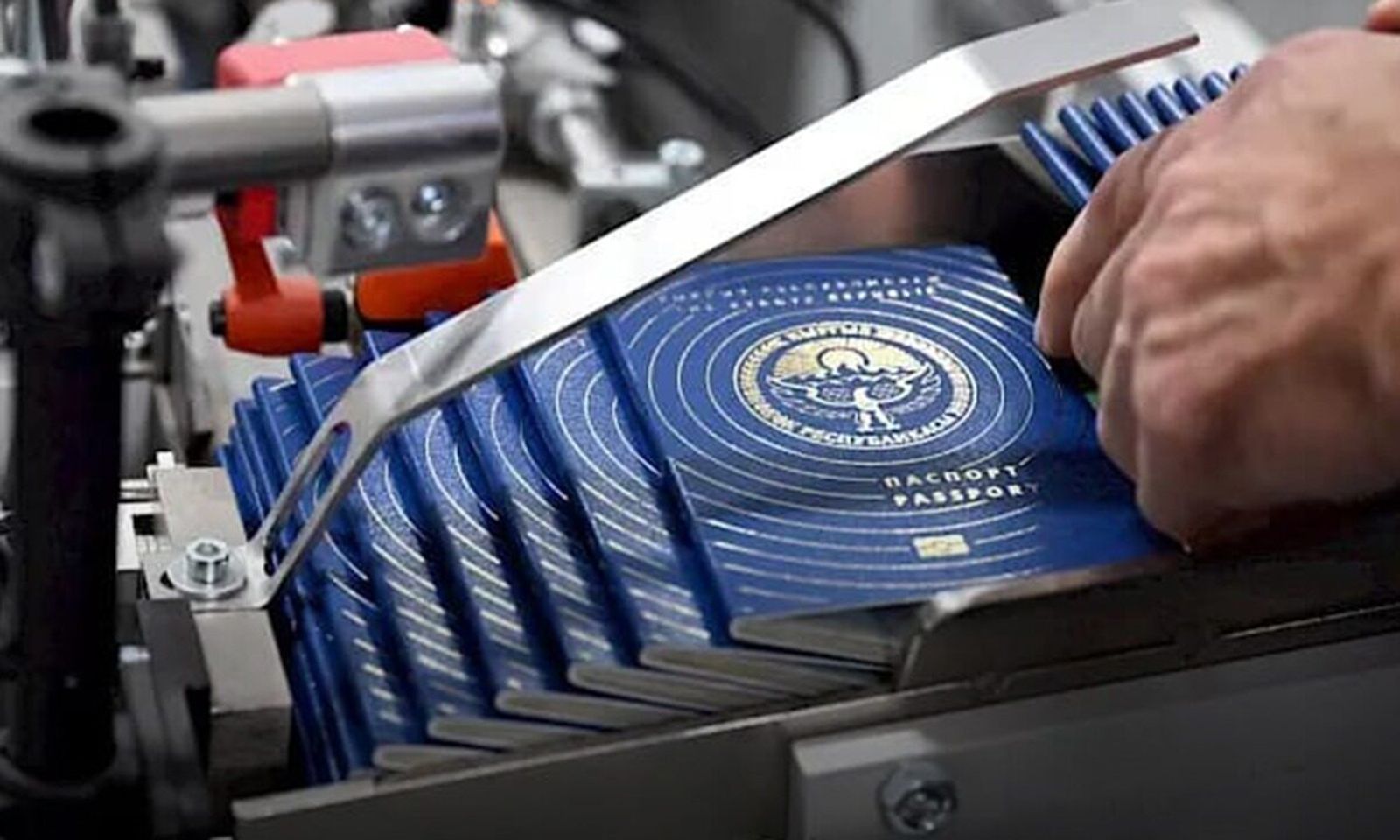 Кыргызстан жакында алты мамлекеттин паспортторун чыгарат