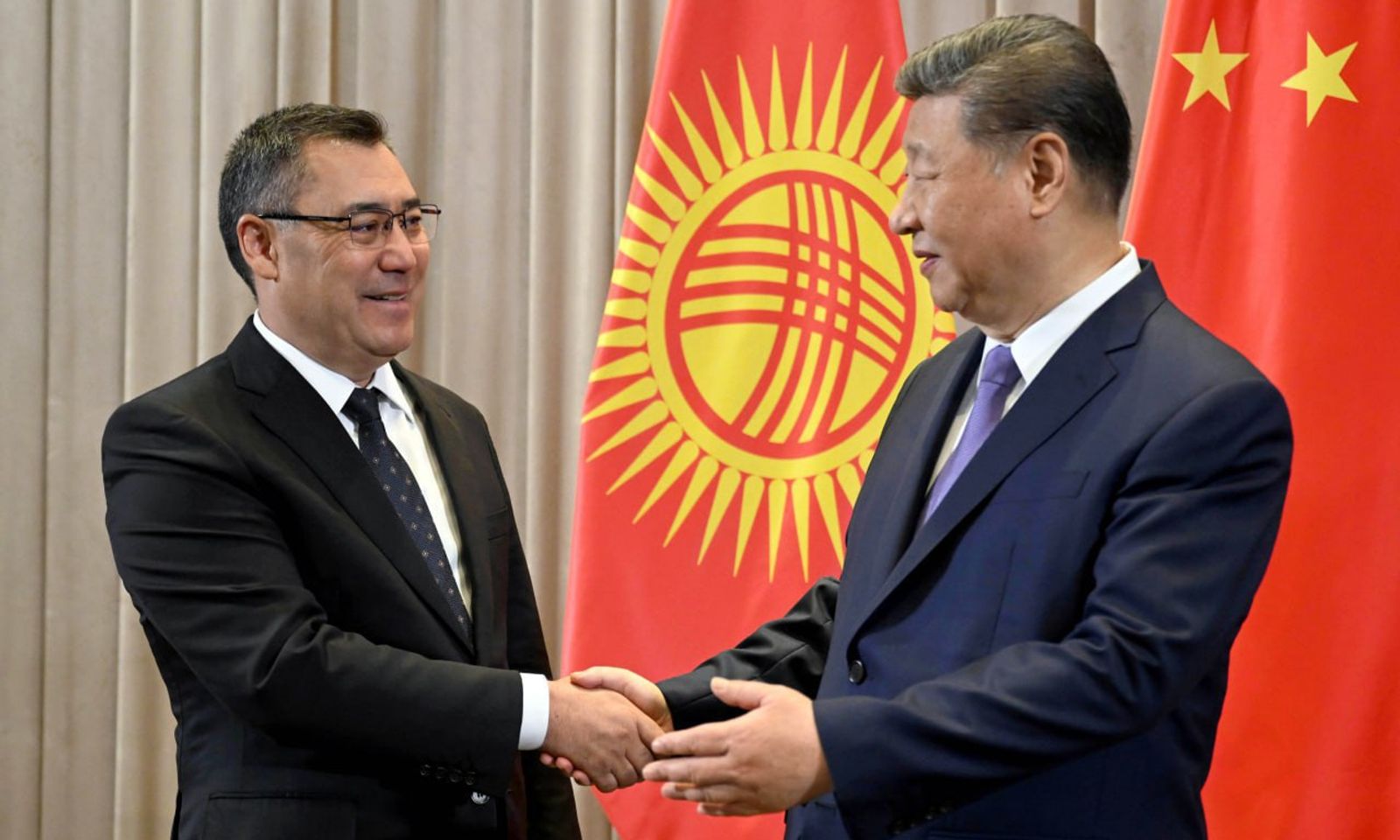 Садыр Жапаров Кытайдын төрагасы Си Цзиньпин менен жолугушту.
