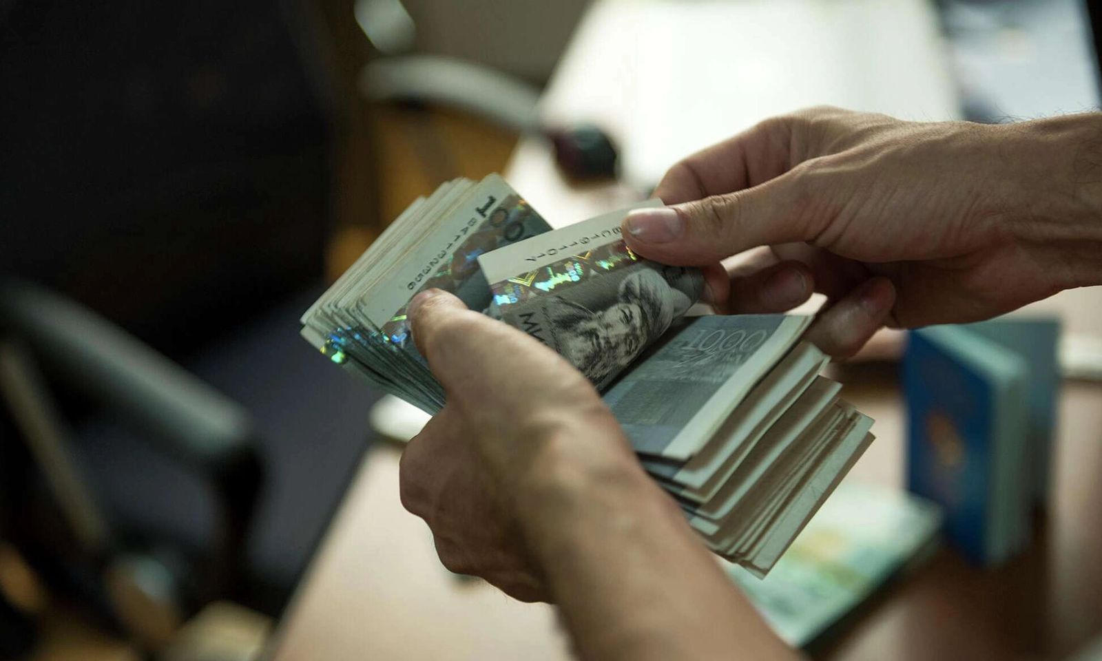 Кыргызстанда орточо айлык акы 31 миң сомду түздү