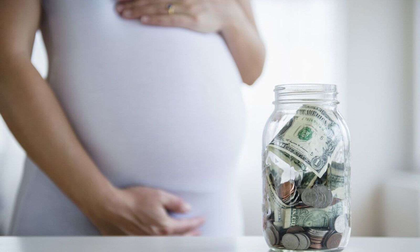 40 миң, 100 сомго баалап. Бишкекте балдарын сатып жүргөн аял кармалды