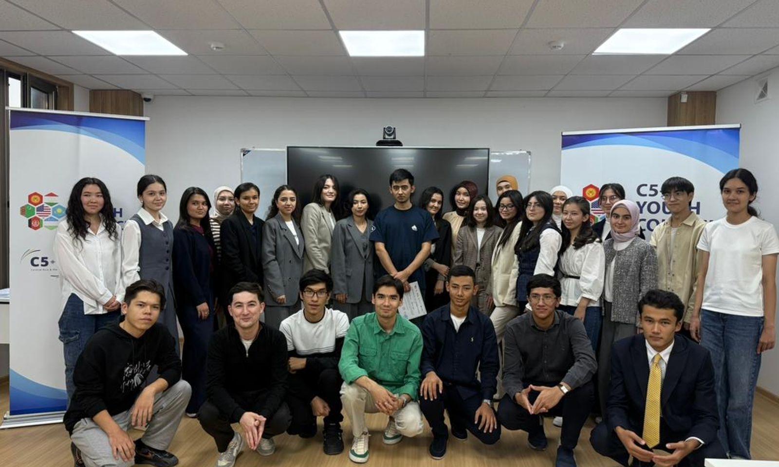 Кыргызстан жана Өзбекстан жаштары санариптик коопсуздук окуудан өтүштү