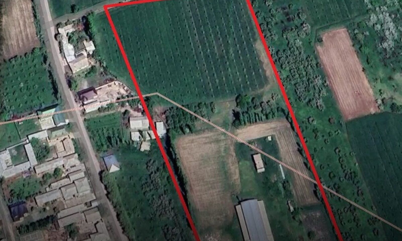 Ош облустук прокуратурасы тарабынан мамлекеттик менчик мыйзамдарынын сакталышы боюнча текшерүү жүргүзүлүп, Кара-Суу районундагы вино-арак өндүрүш заводу 5.91 га жер тилкеси менен биргеликте жеке жактардын менчигине мыйзамсыз берилип кеткендиги аныкталган