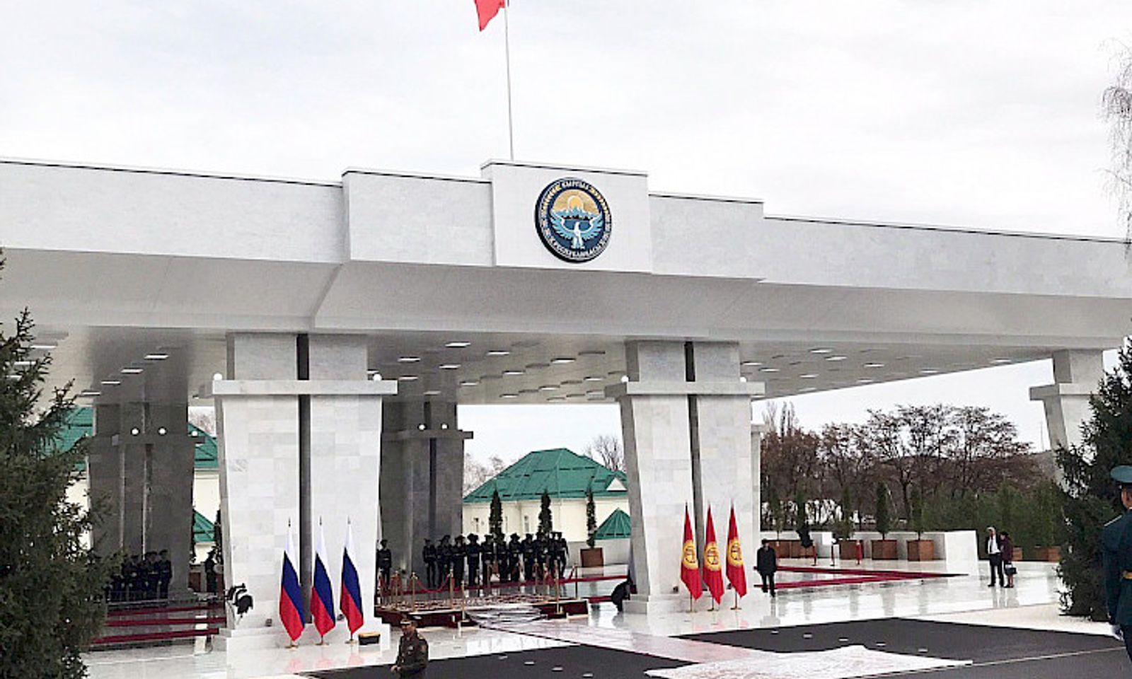 Бишкекте Садыр Жапаров менен Владимир Путиндин расмий жолугушуусу өттү