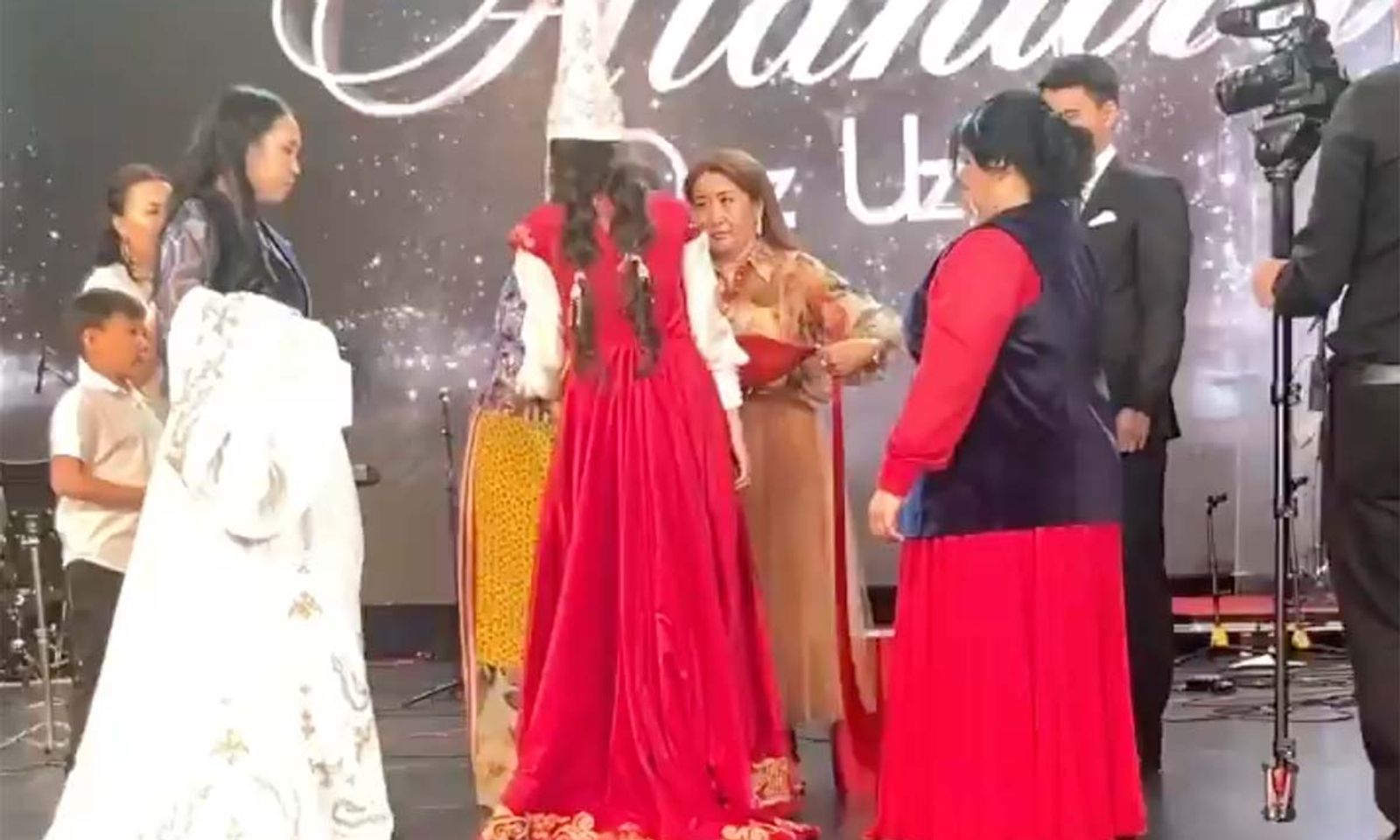 Иликтөөчү журналисттер Матраимов менен Абдукадырдын уул-кызынын үйлөнгөнүн аныкташты