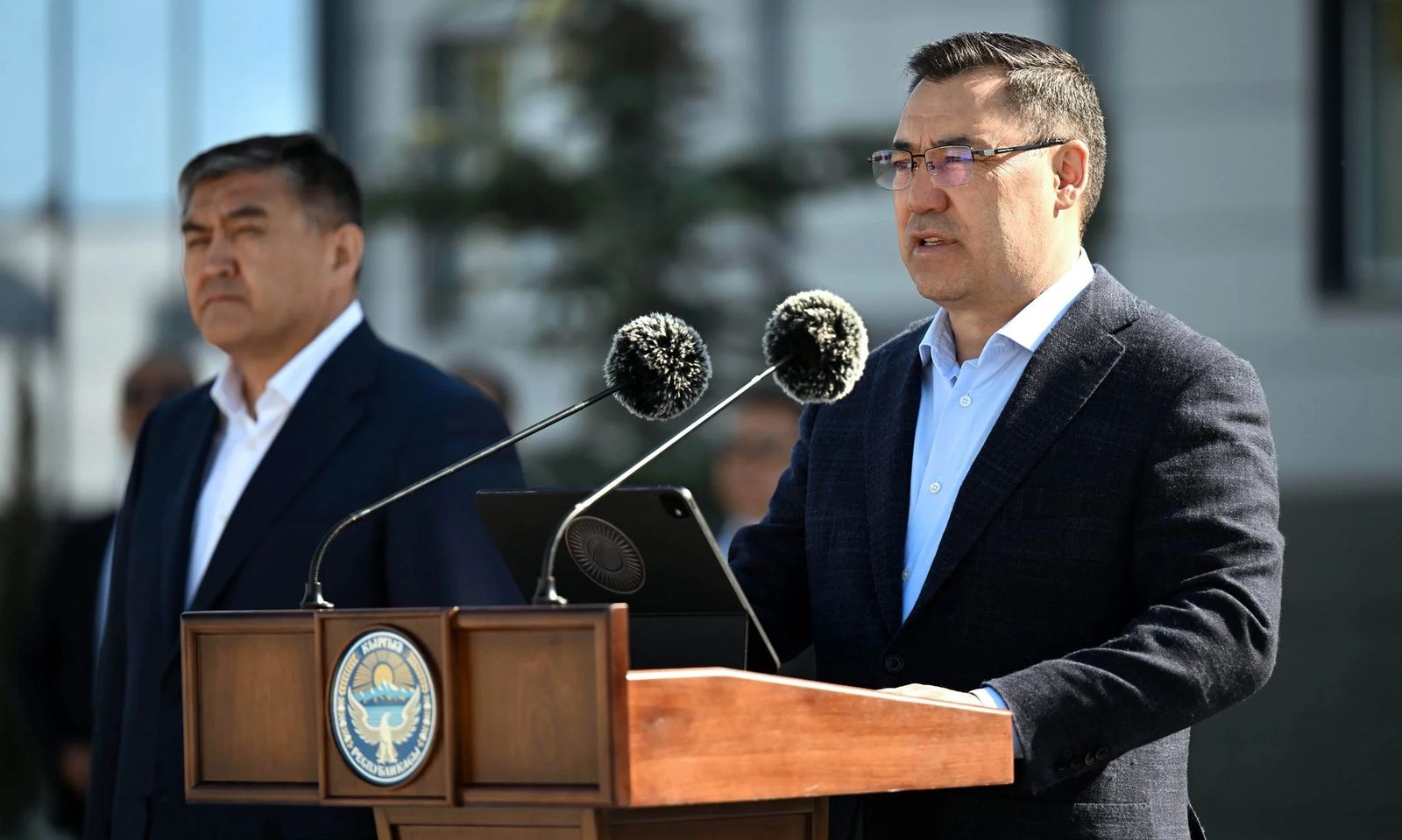 Президент: Ташиевдер мунай базасын сатып, өз акчаларынан Сузакка 570 млн сомдук оорукана куруп берди