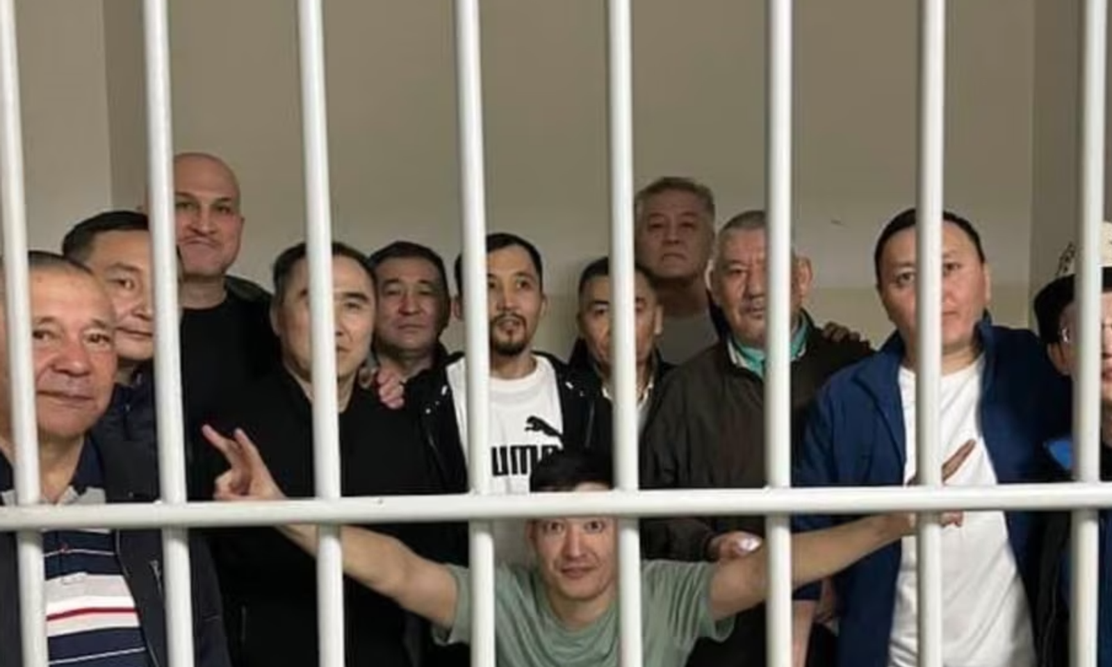 Кемпир-Абад иши: абактагылар ачкачылык жарыялай турганын билдиришти