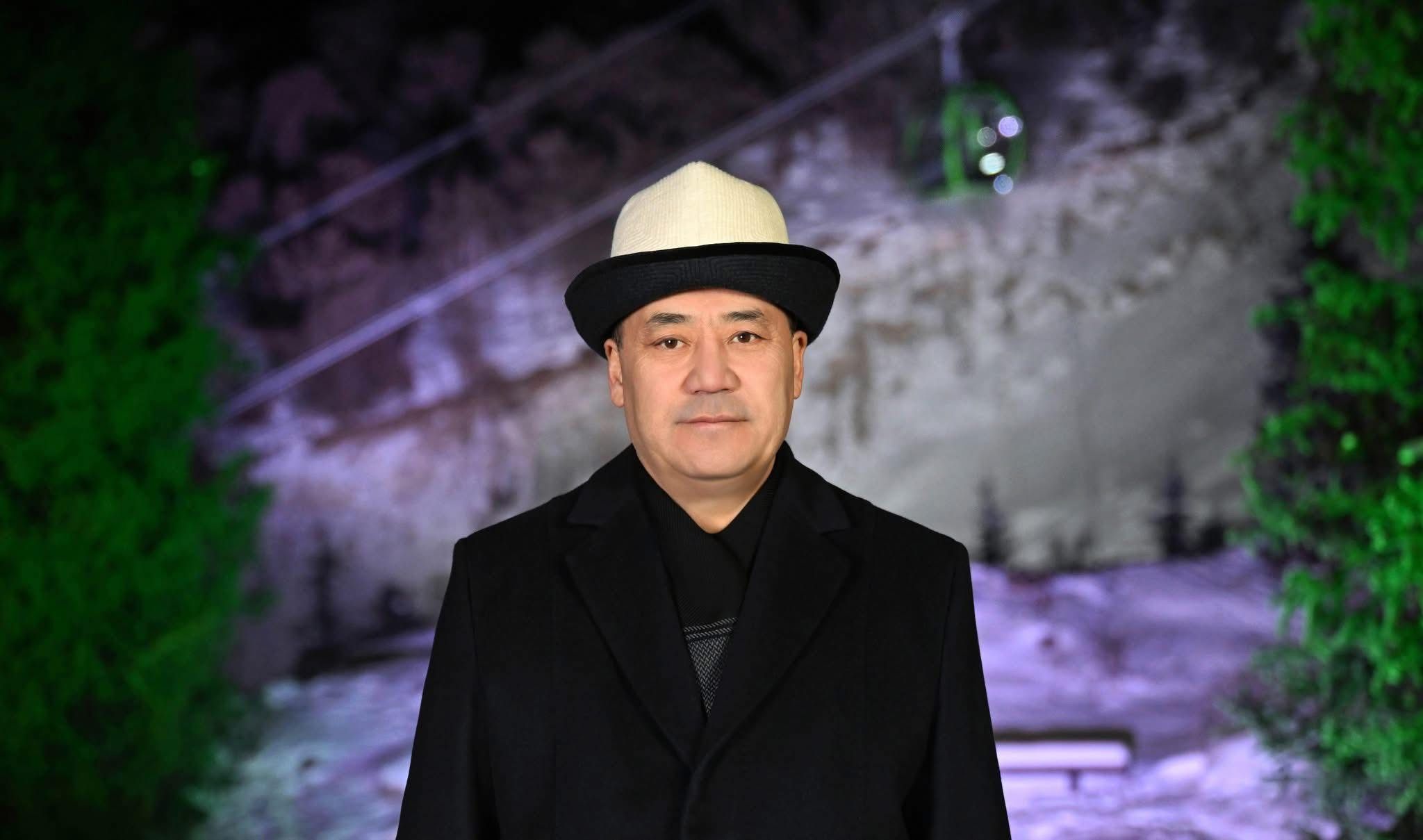 Президент Садыр Жапаров кыргызстандыктарды Жаңы жыл майрамы менен куттуктады