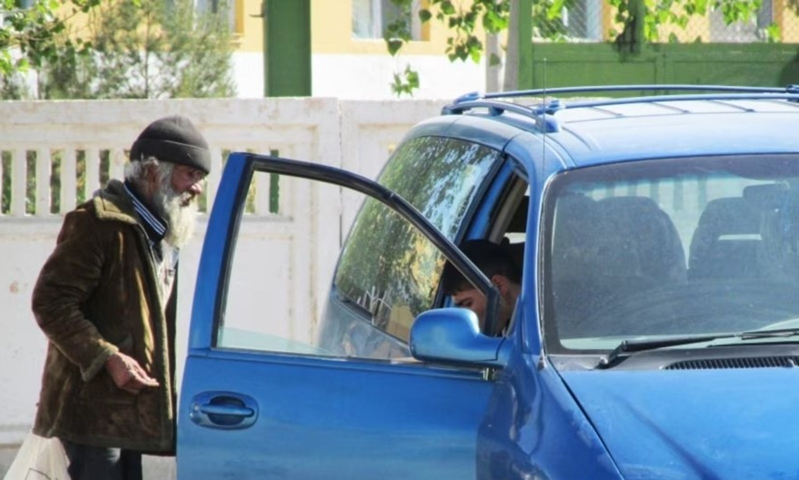 Президенттин беделине шек келтирүүдө. Түркмөнстанда кайыр сурагандар жапырт кармалууда