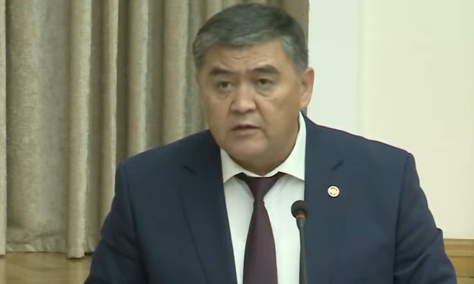 Ташиев: Көлдө шорта кийип алып, күнгө какталып жаткан бир да министр болбошу керек. «Имейте ввиду»!