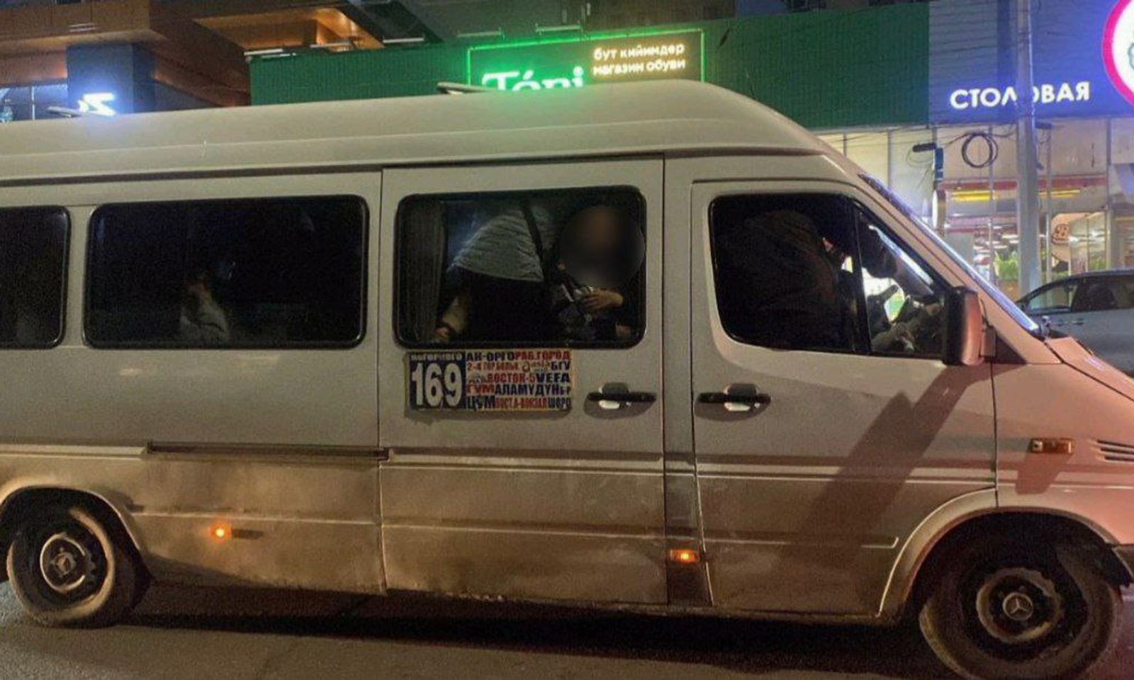 «Мындайда балдарга агрессия да күчөйт». Бишкектеги коомдук транспорттун абалын чагылдырган бир сүрөт