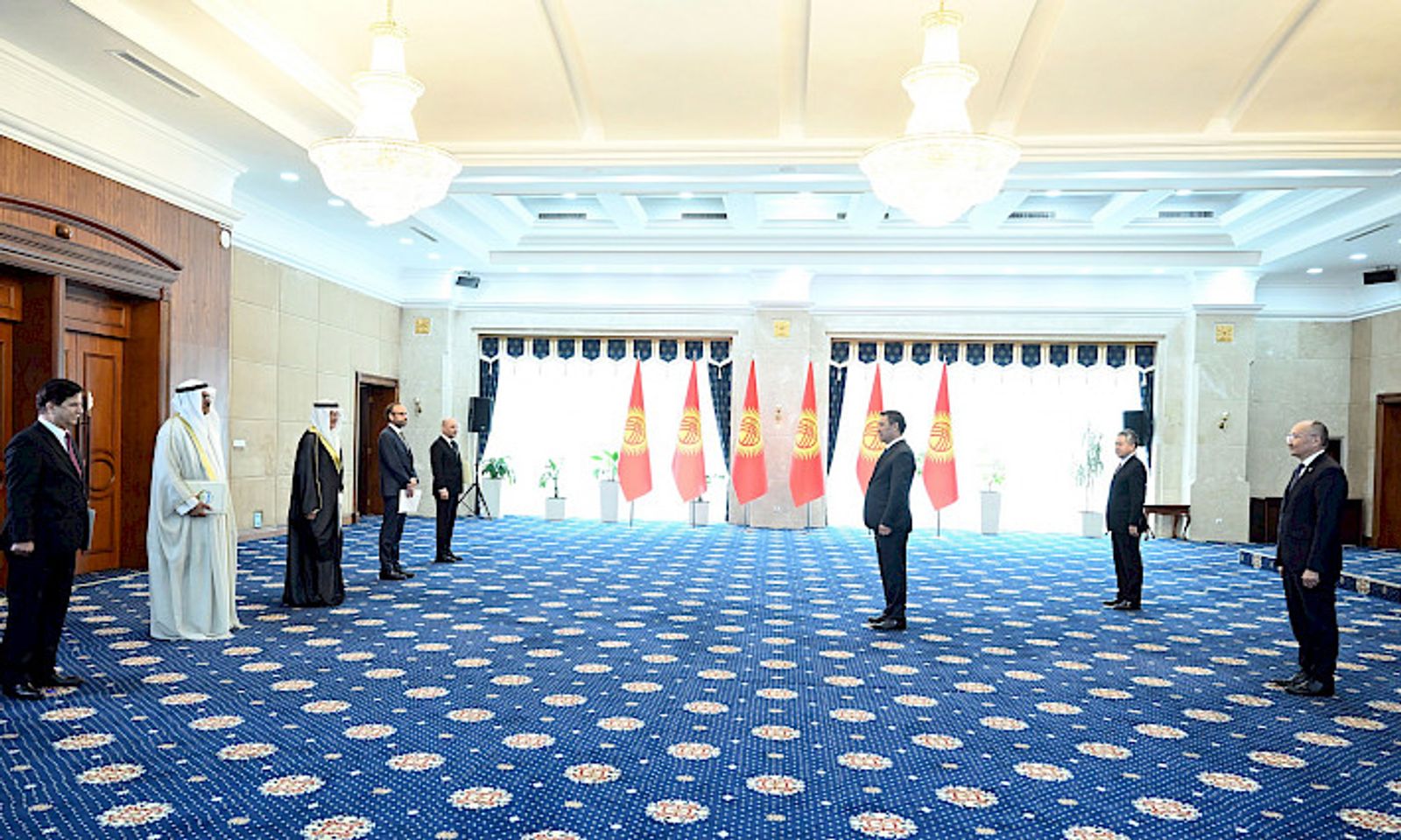 Жапаров беш өлкөнүн элчилеринен ишеним грамоталарды кабыл алды