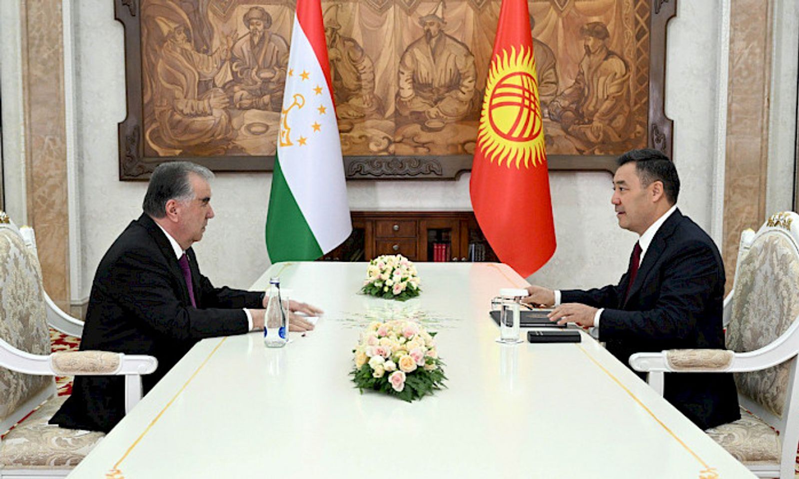 Садыр Жапаров Эмомали Рахмон менен жолугушту