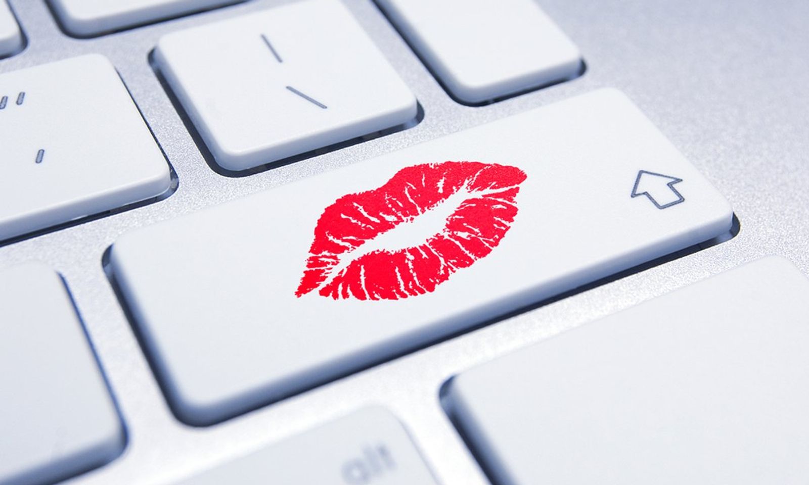 “Голодные игры”, “Красотки”, “Top Girls” . Интимдик кызмат көрсөткөн интернет-топтордун уюштуруучулары кармалды