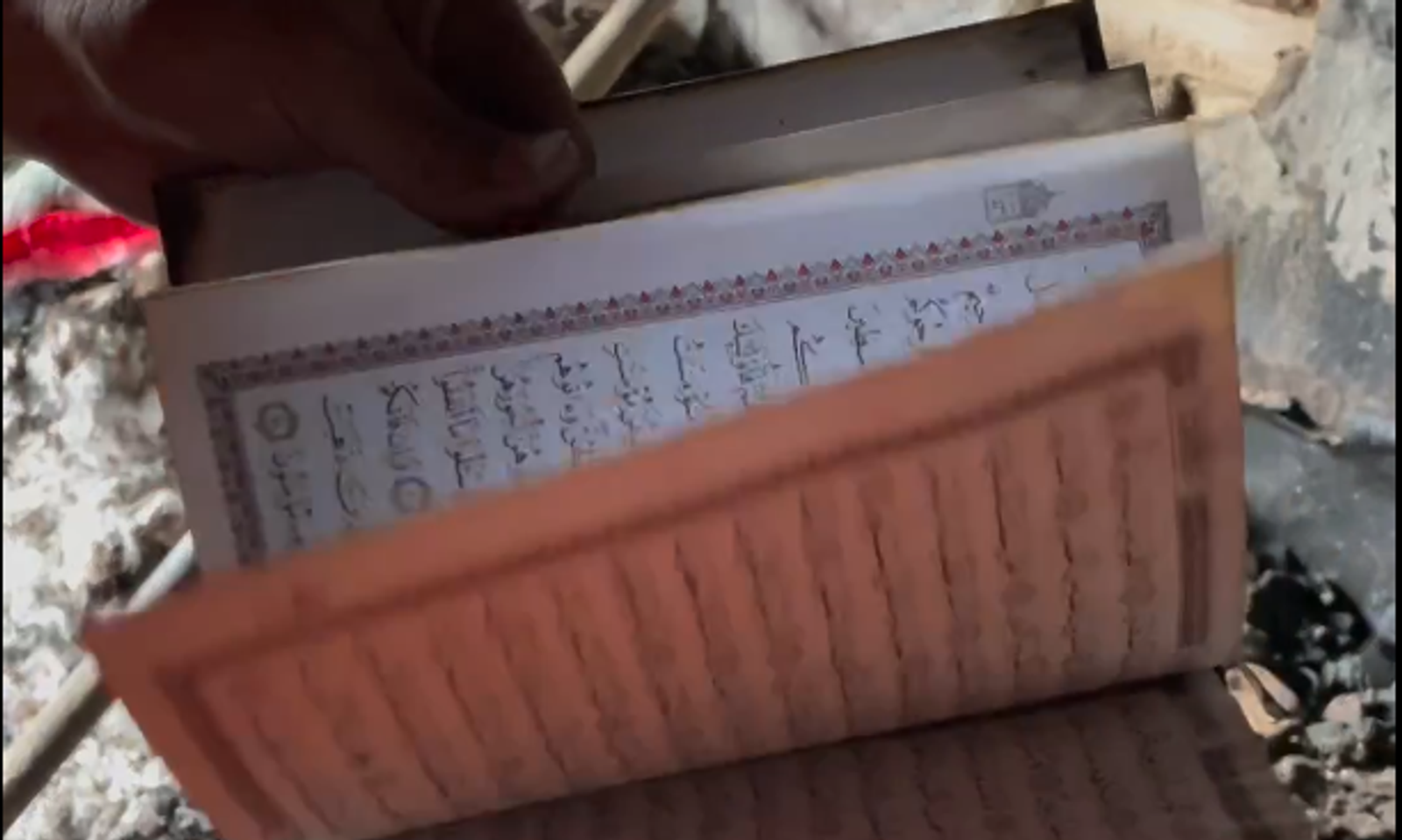 Токмоктогу толугу менен өрттөнгөн үйдө Куран китеп күйгөн эмес