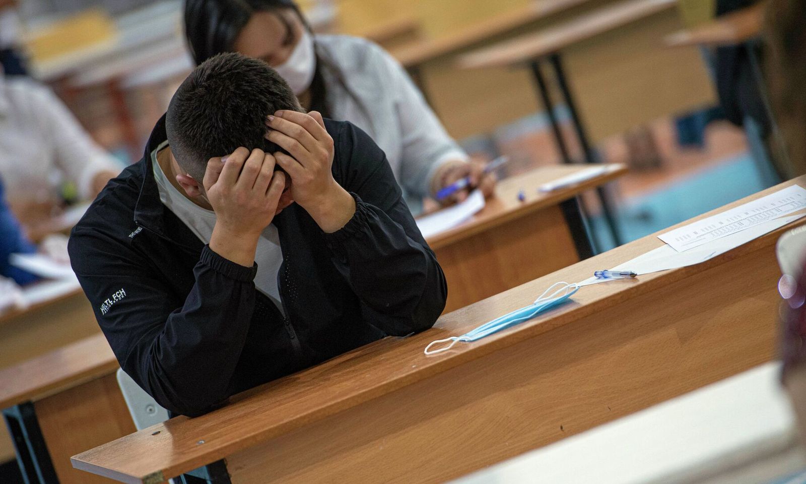 Билим берүү министрлиги жогорку окуу жайга тапшыруунун босого баллын белгиледи