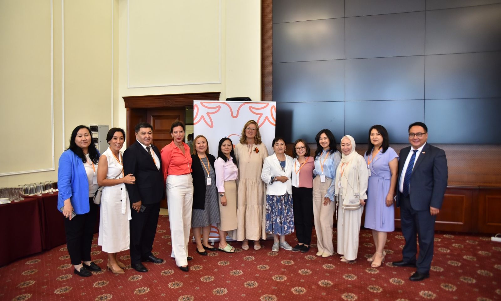 Аялдардын улуттук тилектештик курултайы:Кыргызстан аялдардын укуктарын жана мүмкүнчүлүктөрүн кеңейтүү жолунда