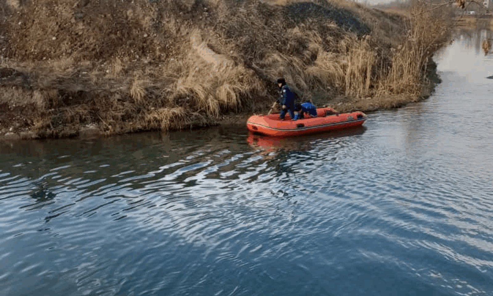 Каналга агып кеткен үчүнчү тазалык кызматкеринин сөөгү табылды