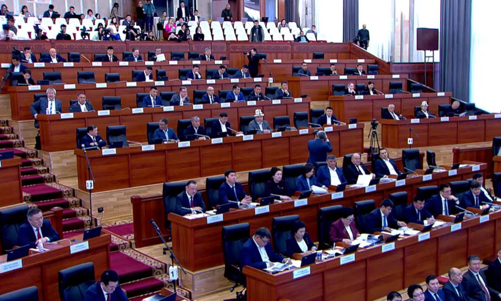 Жогорку Кенештин депутаттарын шайлоо боюнча жаңы мыйзам долбоору коомдук талкууга чыкты