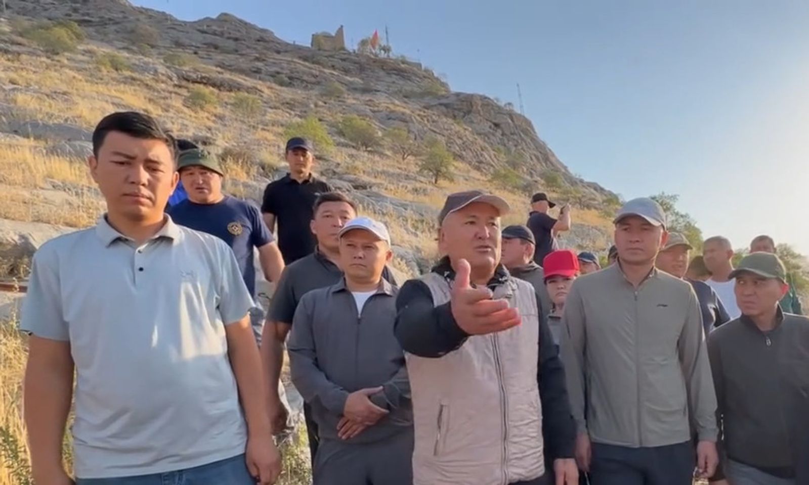 Оштун мэри Садыр Жапаров менен Камчыбек Ташиевге Сулайман-Тоодон кайрылуу кылды