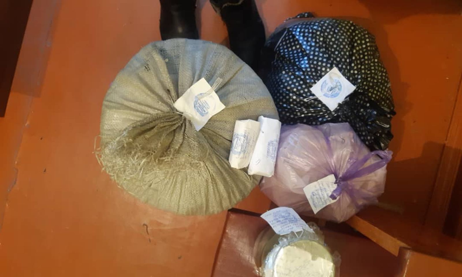 Ысык-Көл районунун жашоочусунун үйүндө 11 кг марихуана табылып, алынды