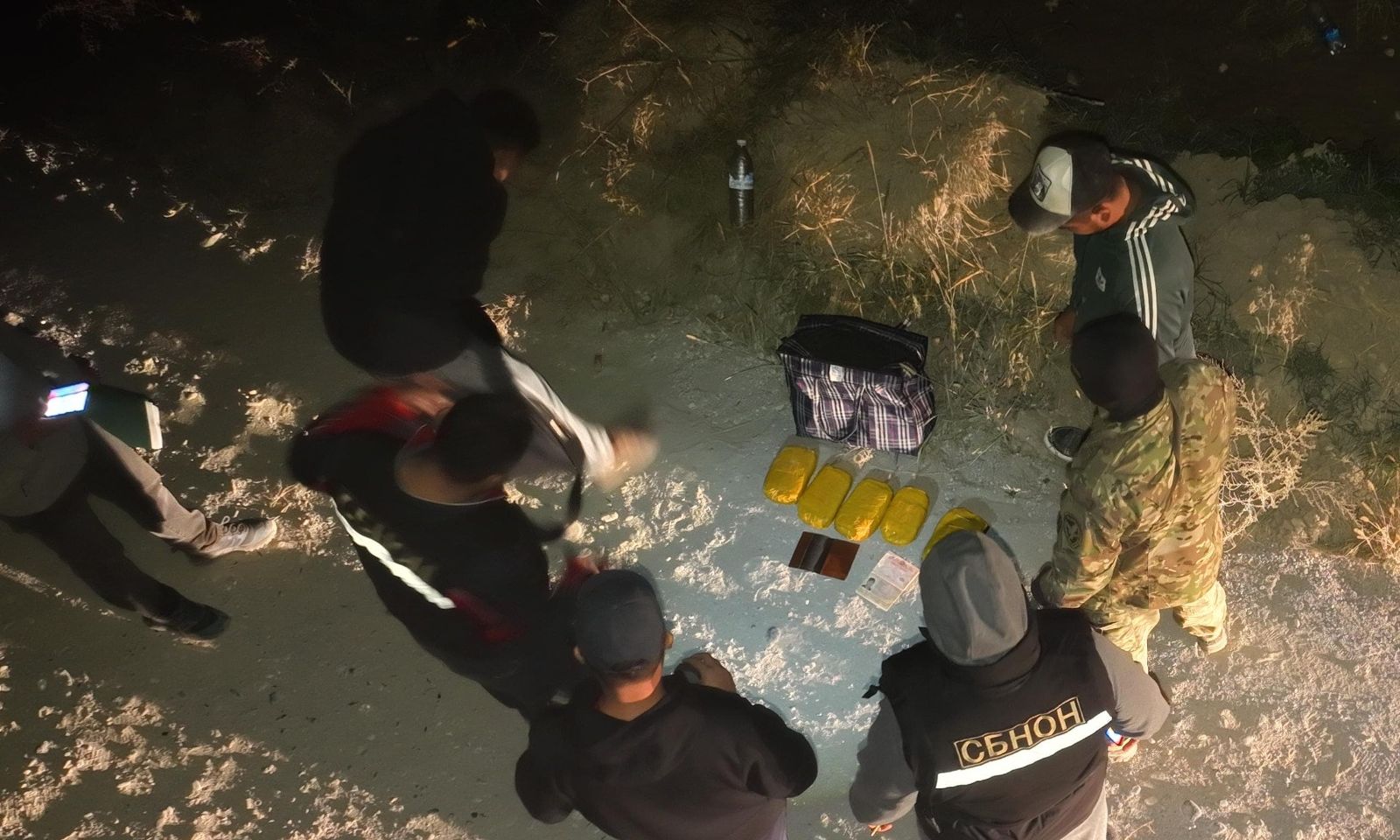 Баңгизат сатууга шектелип коңшу мамлекеттин жараны кармалды