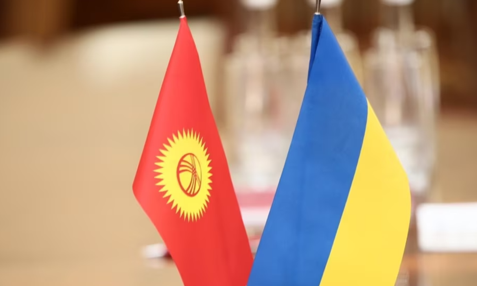 Санкциялык чектөөнүн бузулушу: Киев Бишкектен түшүндүрмө сурады