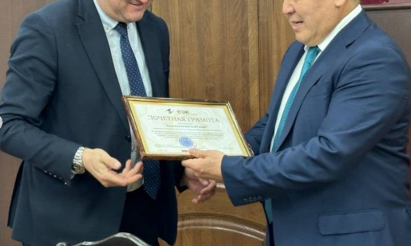 Арзыбек Кожошев жол чарба кызматкерлерин кесиптик майрамы менен куттуктады