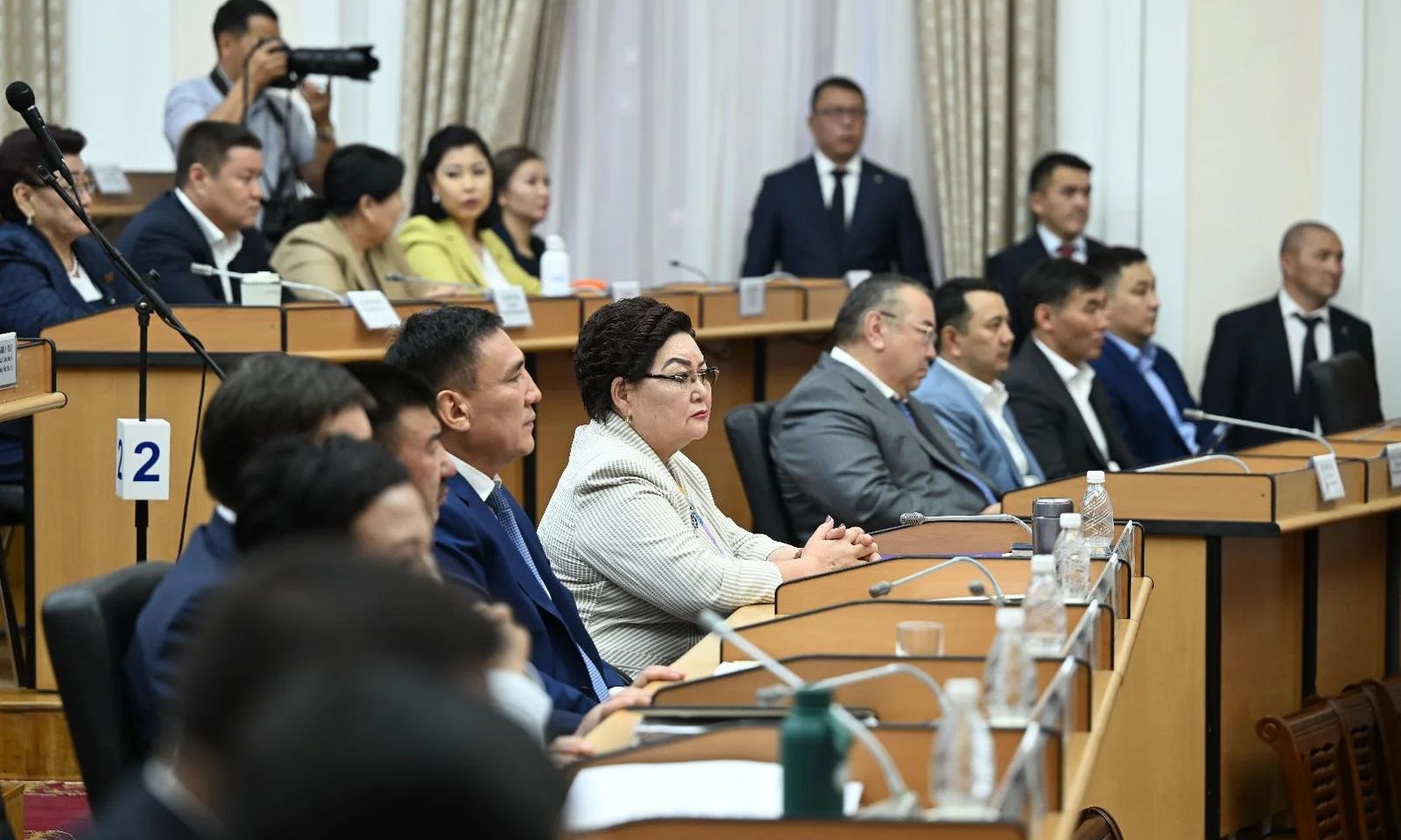 Депутаттар үчүнчү окууда бир катар мыйзам долбоорлорун кабыл алышты