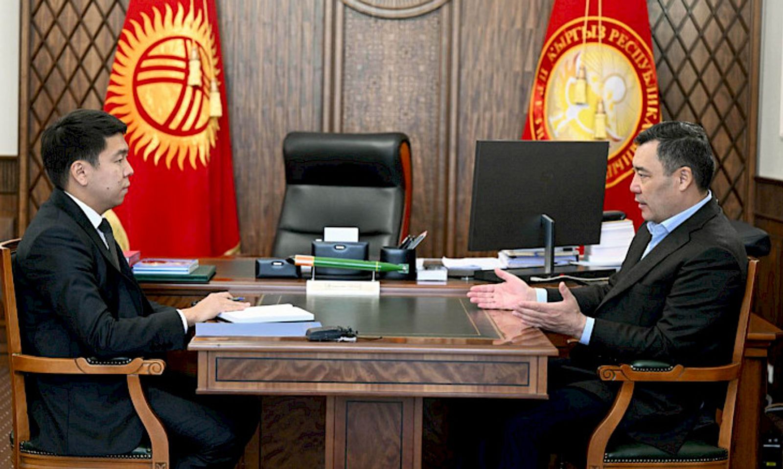 Садыр Жапаров Кыргызстандын Беларустагы элчиси Эрбол Султанбаевди кабыл алды