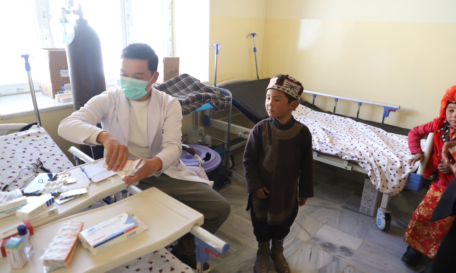 Жапаровдун тапшырмасы менен афган элине гуманитардык жардам көрсөтүлдү